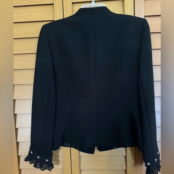 Tahari Arthur S. Levine LUXE Black Designer Blazer, Ruffle Beaded Sleeves, Sz 8 - Picture 7 of 10
